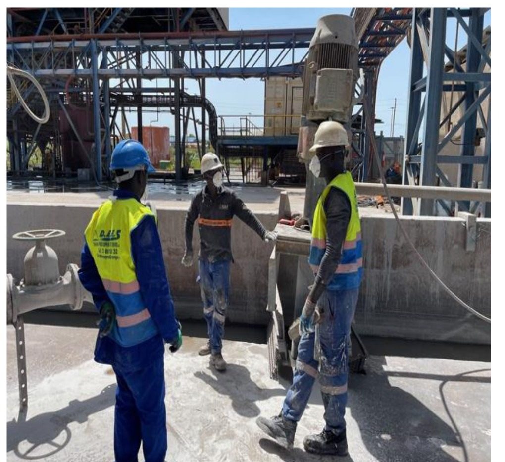 Équipe DEES sur un site industriel, équipements de protection individuelle