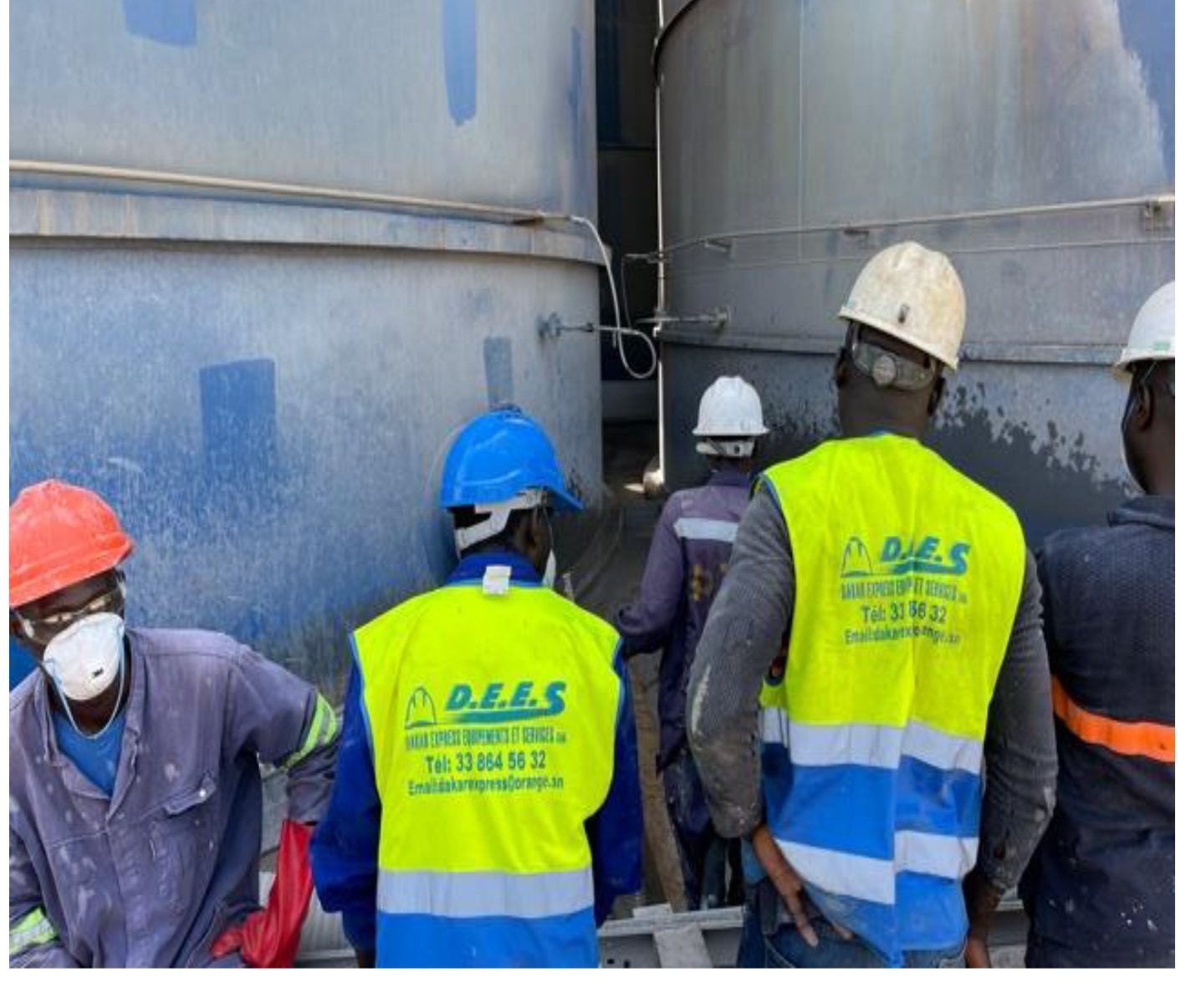 Équipe DEES appliquant un revêtement anticorrosion sur cuve de stockage